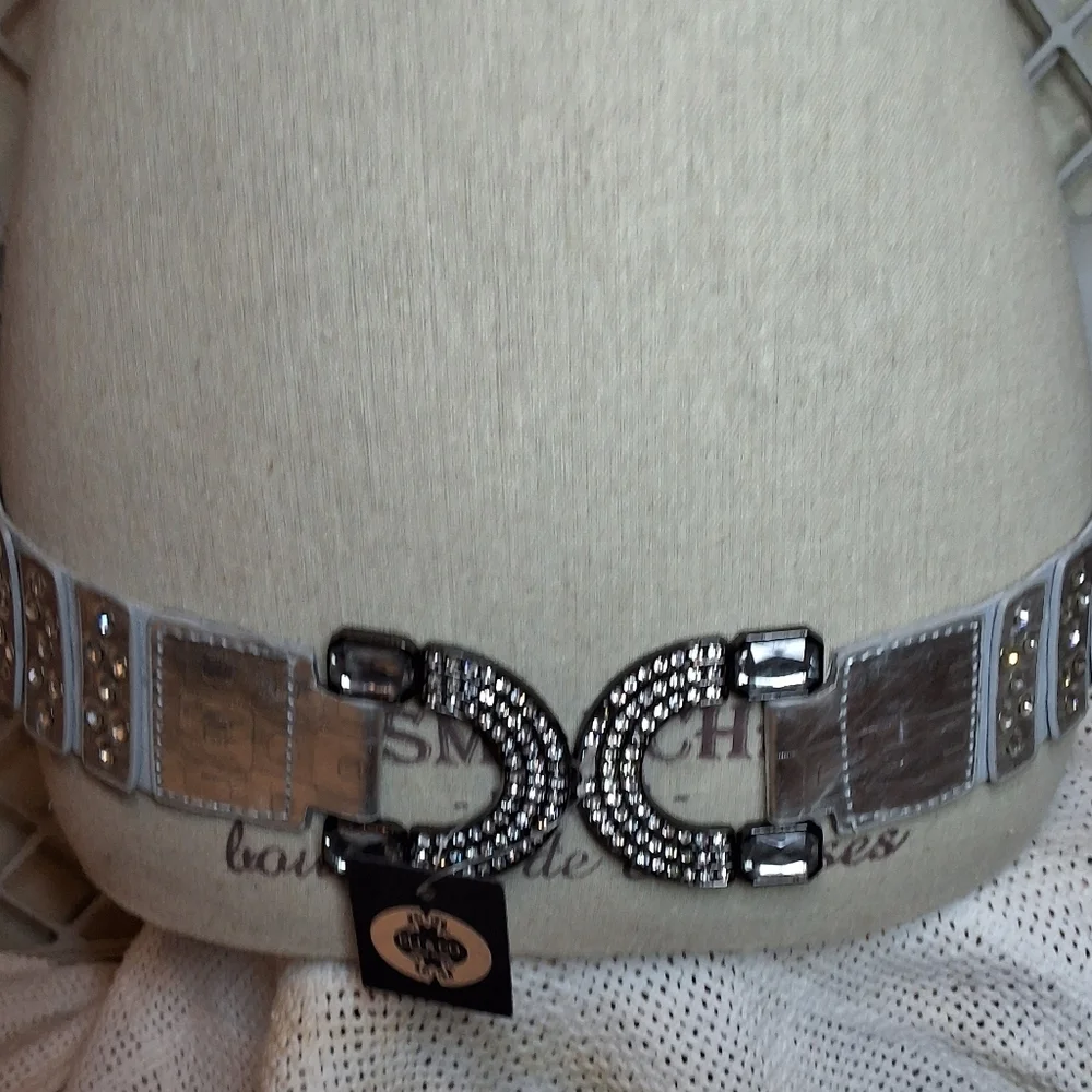 Boutique pearl grey stretch belt with rhinestone accents and buckle OSFM